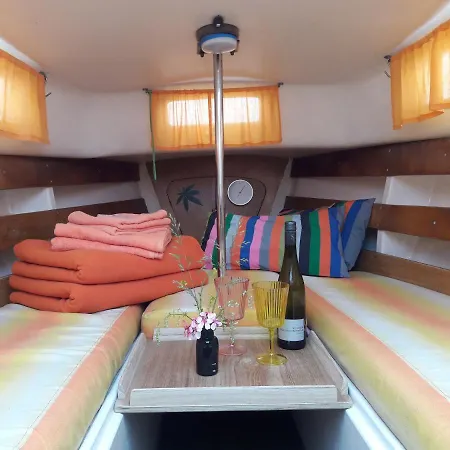 Houseboat *